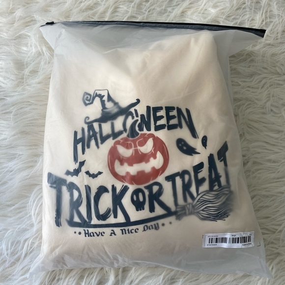 Woman’s plus size‎ Halloween Hoodie - Picture 7 of 11